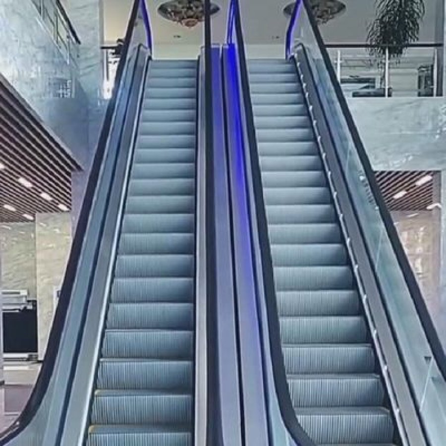 High-Capacity Airport Moving Walkway | Durable Stainless Steel