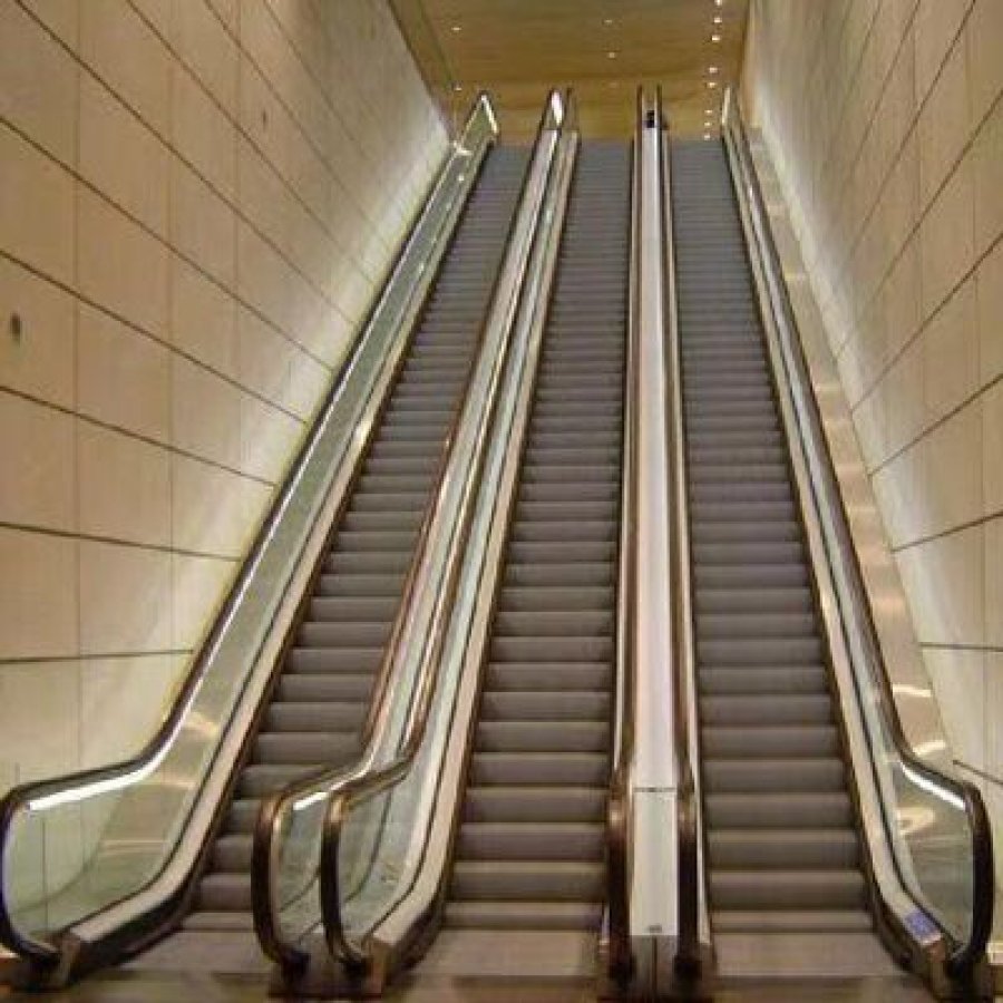 Energy-Efficient Shopping Mall Escalator – 20 m Rise, Predictive Maintenance